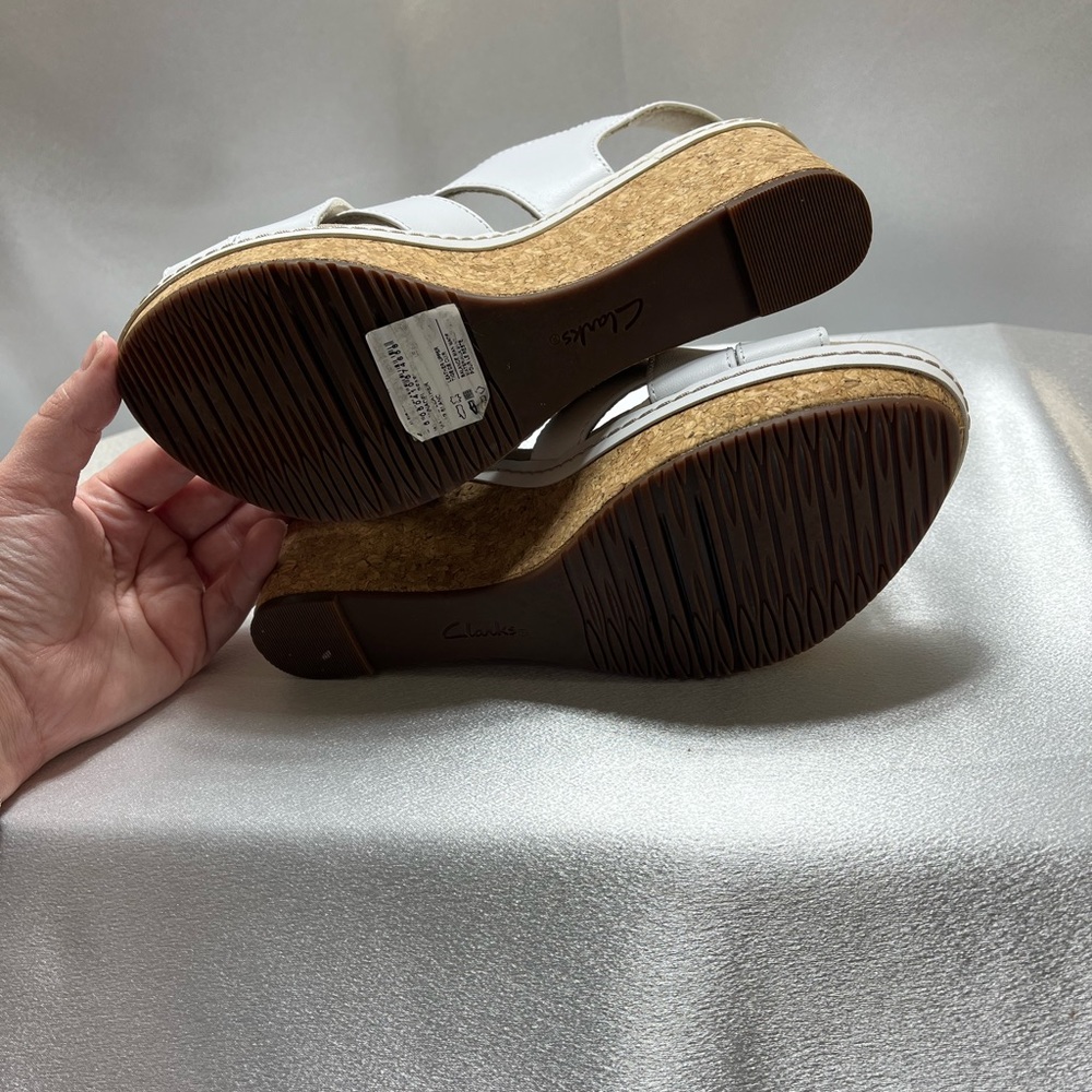 Clarks White Wedge Sandals - Size 8 - Picture 6 of 6